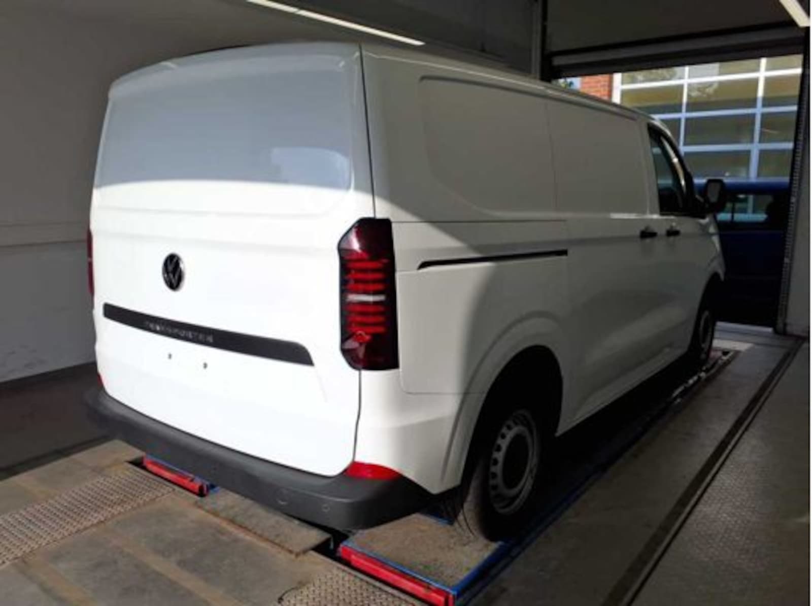 Volkswagen Transporter Kasten kurzer Radstand – Bild 3