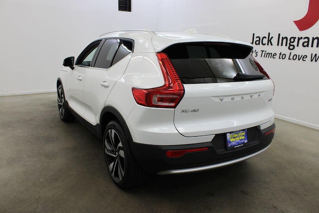 2024 Volvo XC40