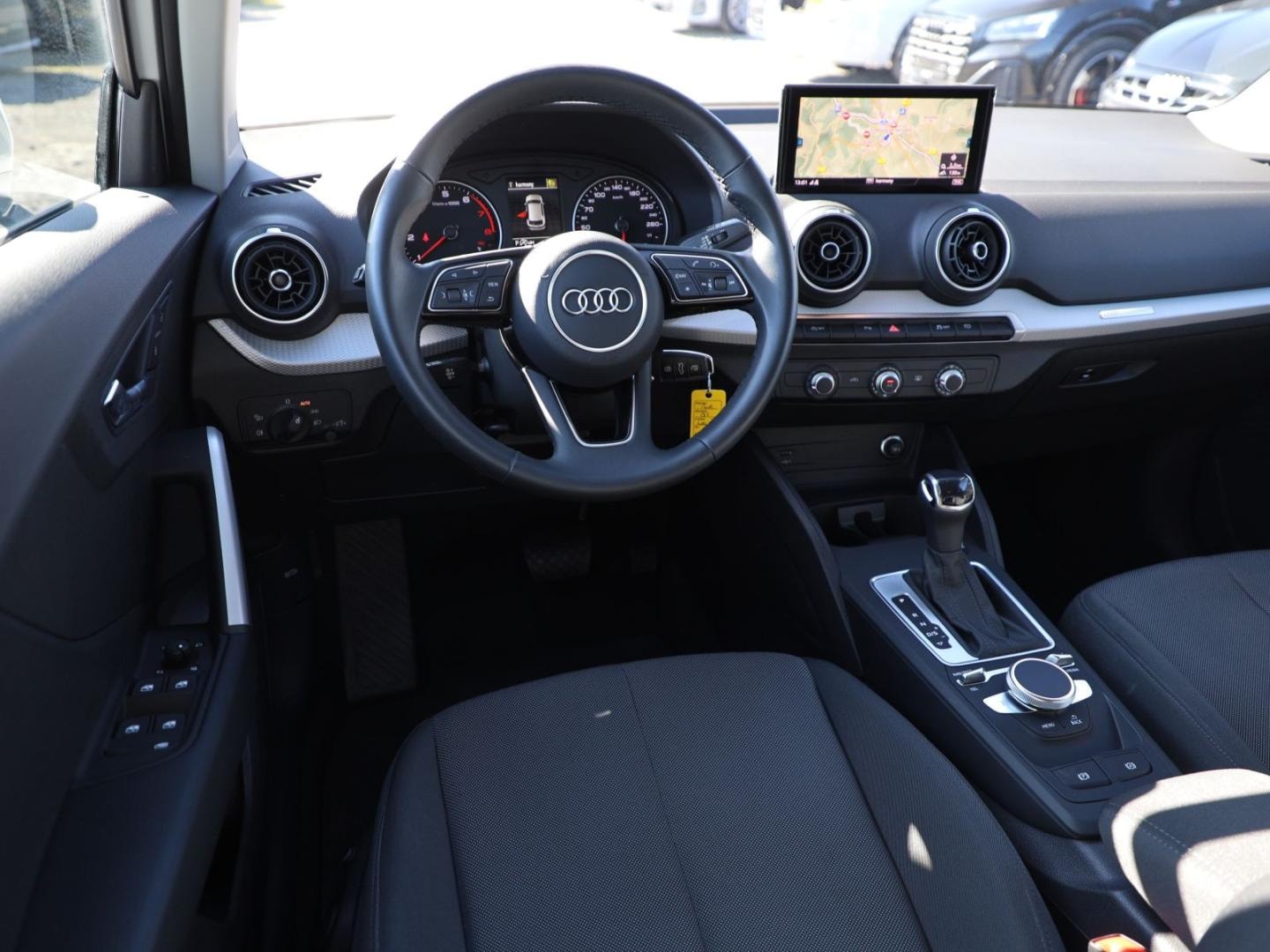 Bild über Audi Q2 S line 35 TFSI S tronic - für weitere Informationen kontaktieren Sie den Audi Partner