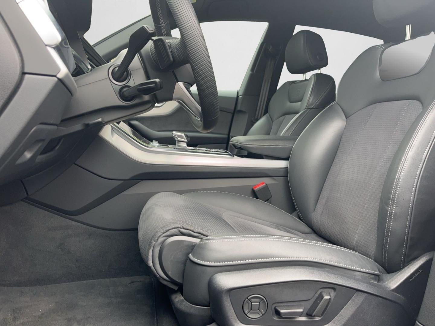 Bild über Audi Q8 SUV 50 TDI quattro tiptronic - für weitere Informationen kontaktieren Sie den Audi Partner