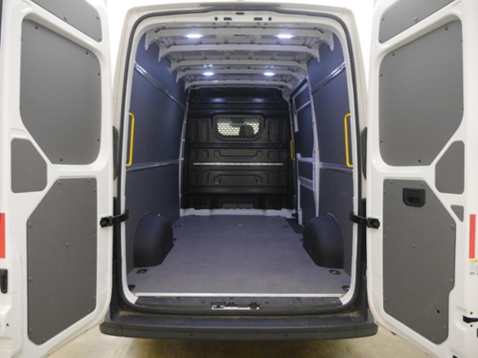 Volkswagen Crafter Kasten mittlerer Radstand – Bild 9