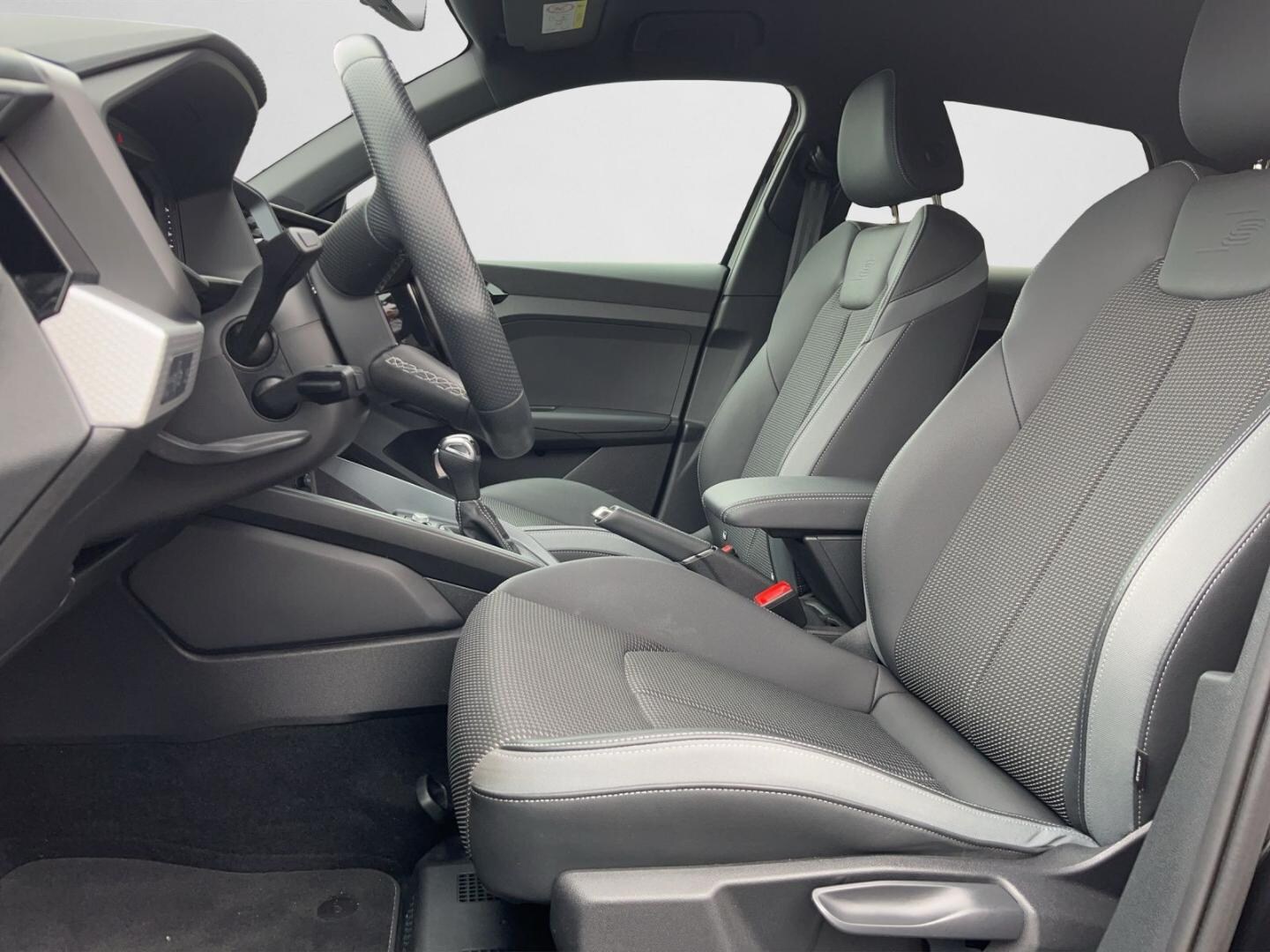 Bild über Audi A1 Sportback S line 30 TFSI S tronic - für weitere Informationen kontaktieren Sie den Audi Partner