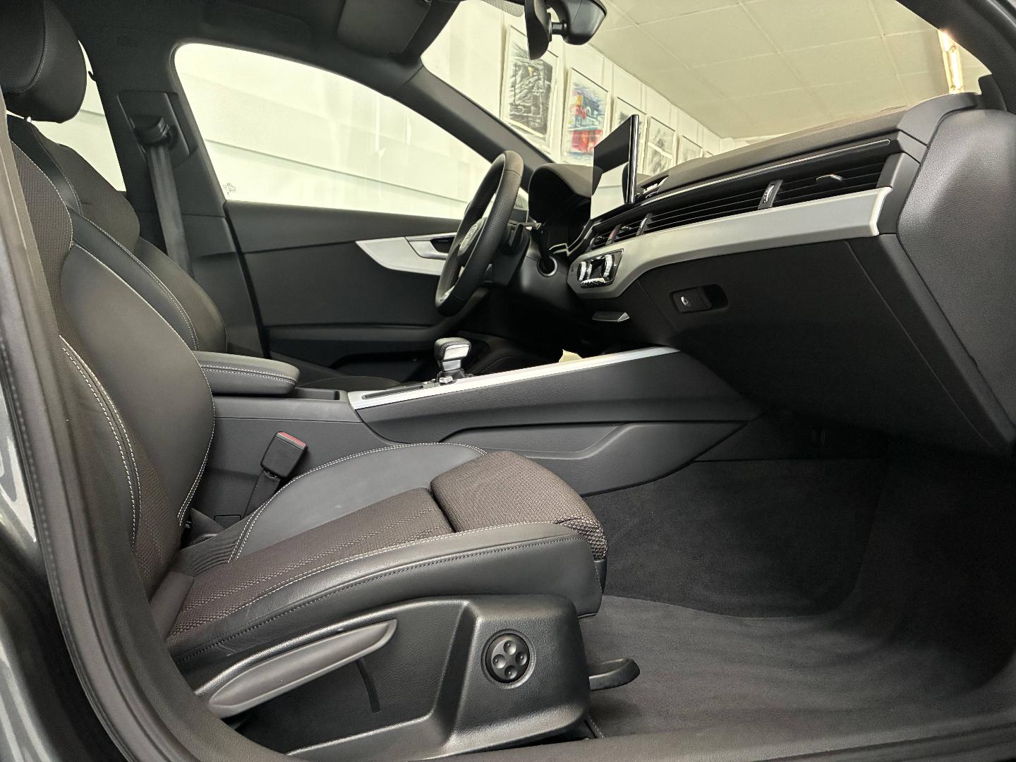 Image about Audi A4 Avant S Line 35 TFSI 110 kW (150 ch) S tronic