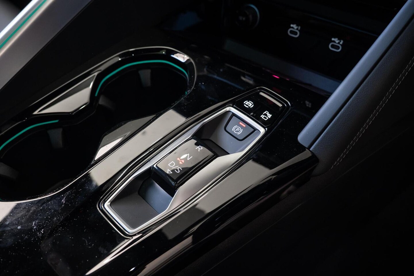Image about Audi Q5 SUV TDI quattro 150 kW sport