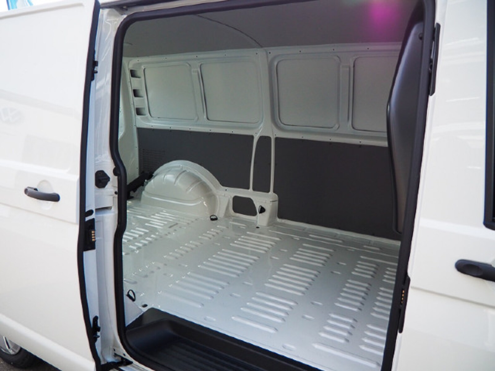 Volkswagen T6.1 Transporter Kasten langer Radstand – Bild 10