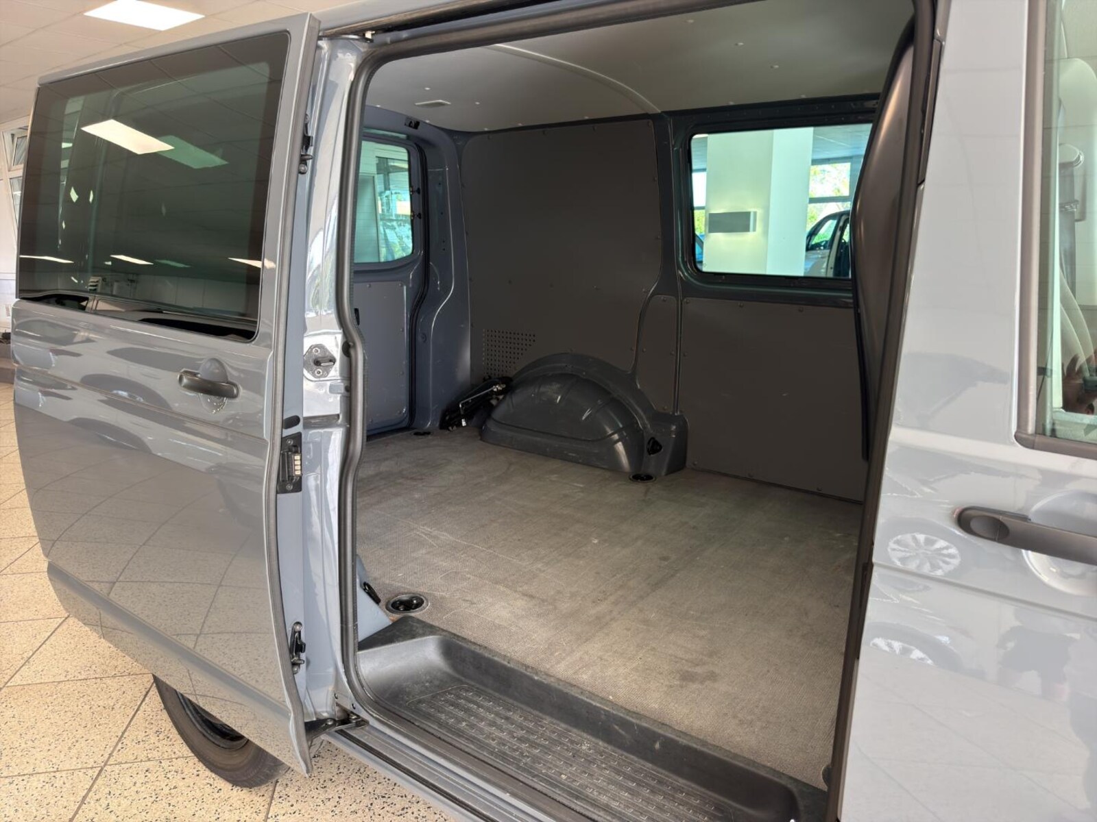Volkswagen T6.1 Transporter Kasten kurzer Radstand – Bild 25