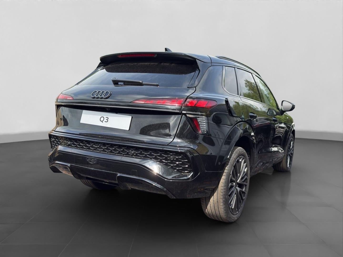 Bild über Audi Q3 SUV TFSI 110 kW S tronic - für weitere Informationen kontaktieren Sie den Audi Partner