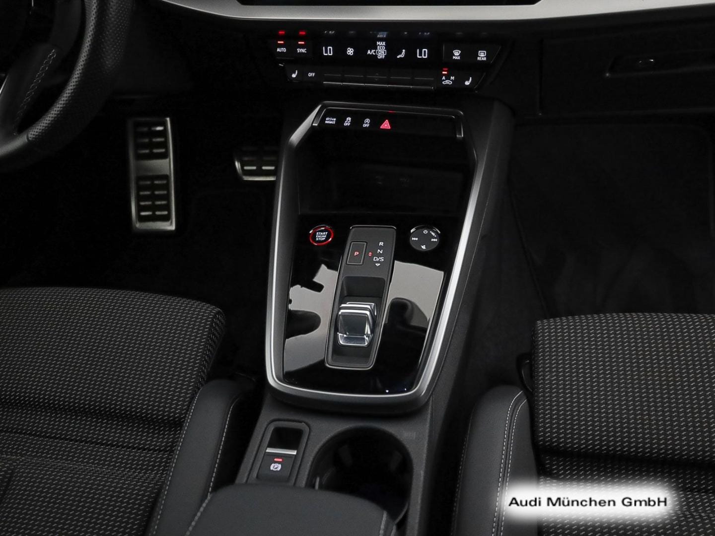 Bild über Audi S3 Sportback TFSI quattro S tronic - für weitere Informationen kontaktieren Sie den Audi Partner