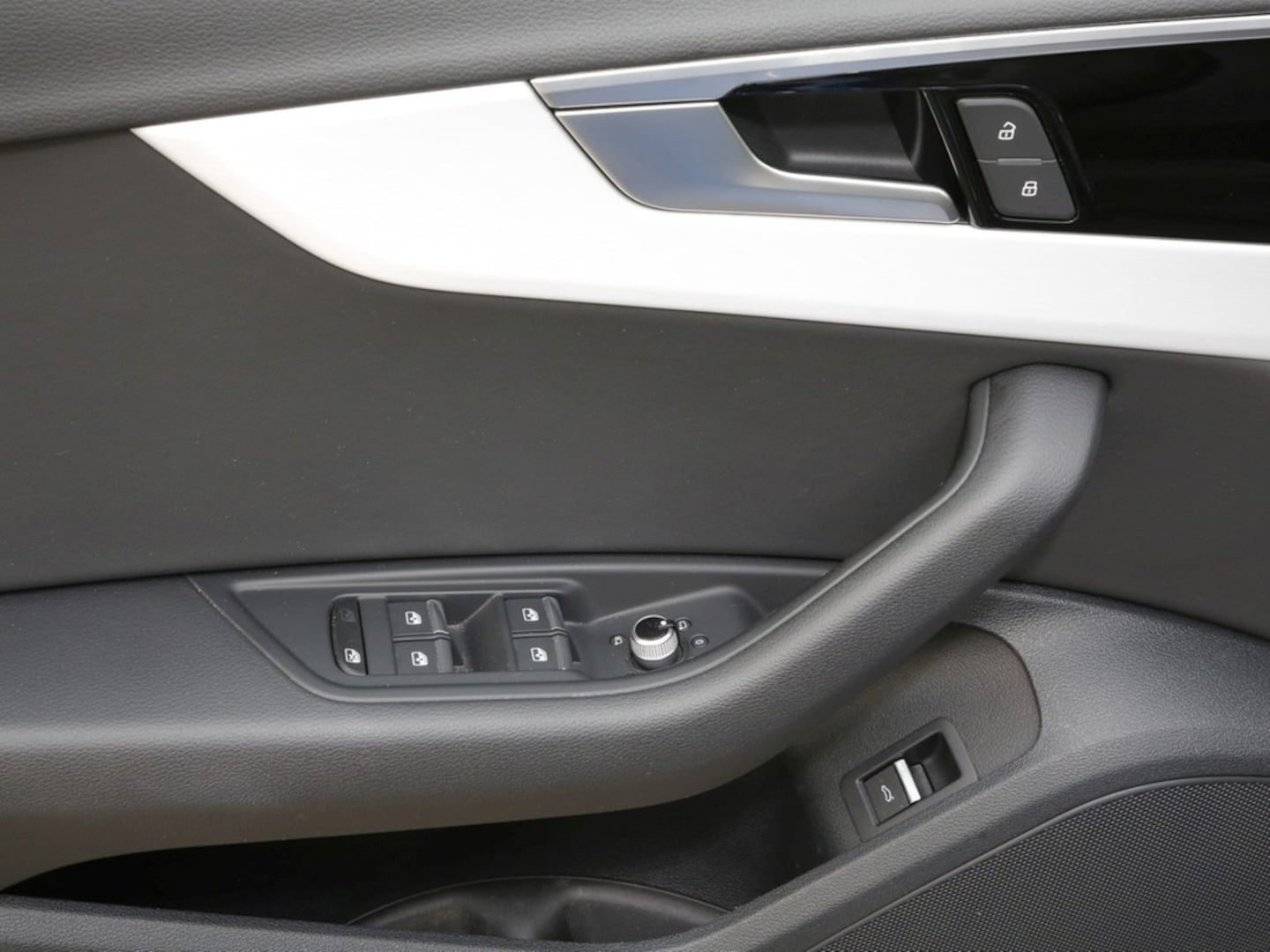 Bild über Audi A4 Avant S line 35 TDI S tronic - für weitere Informationen kontaktieren Sie den Audi Partner