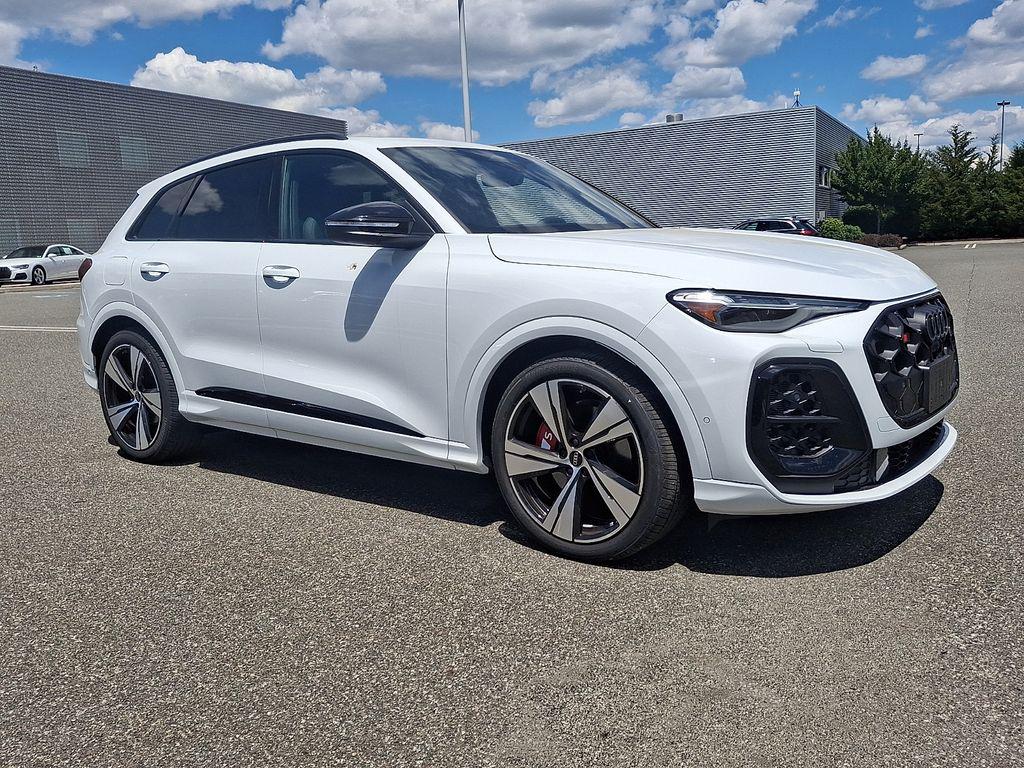 2025 Audi SQ5 Premium Plus's photo