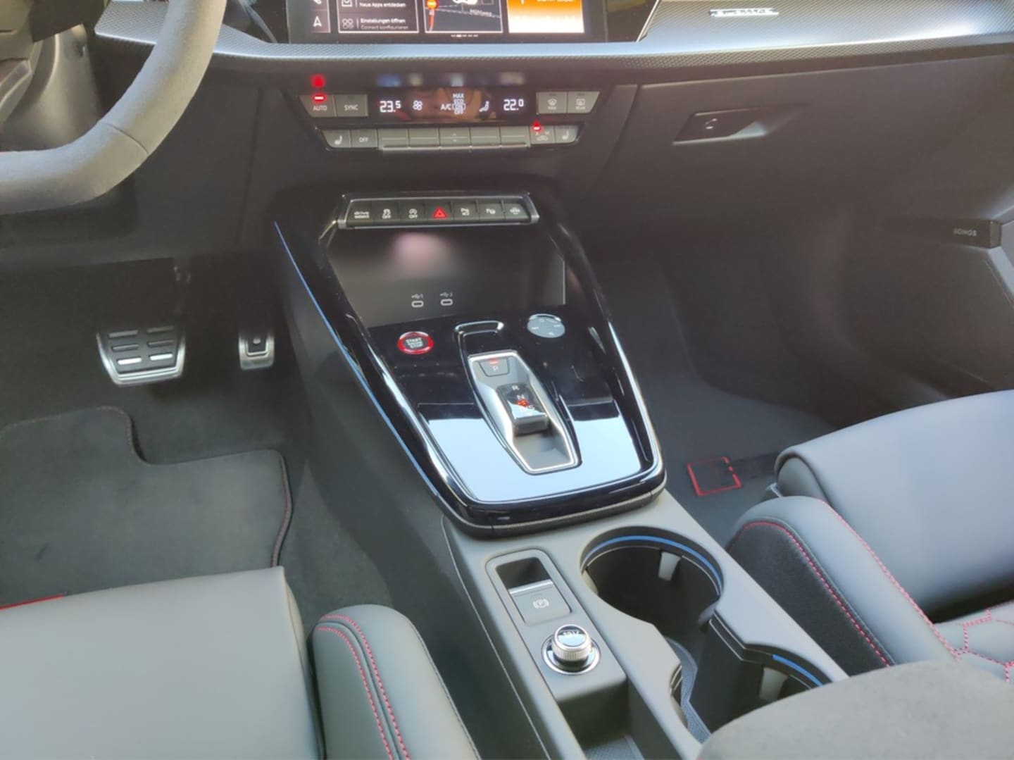 Bild über Audi RS 3 Sportback TFSI quattro S tronic - für weitere Informationen kontaktieren Sie den Audi Partner