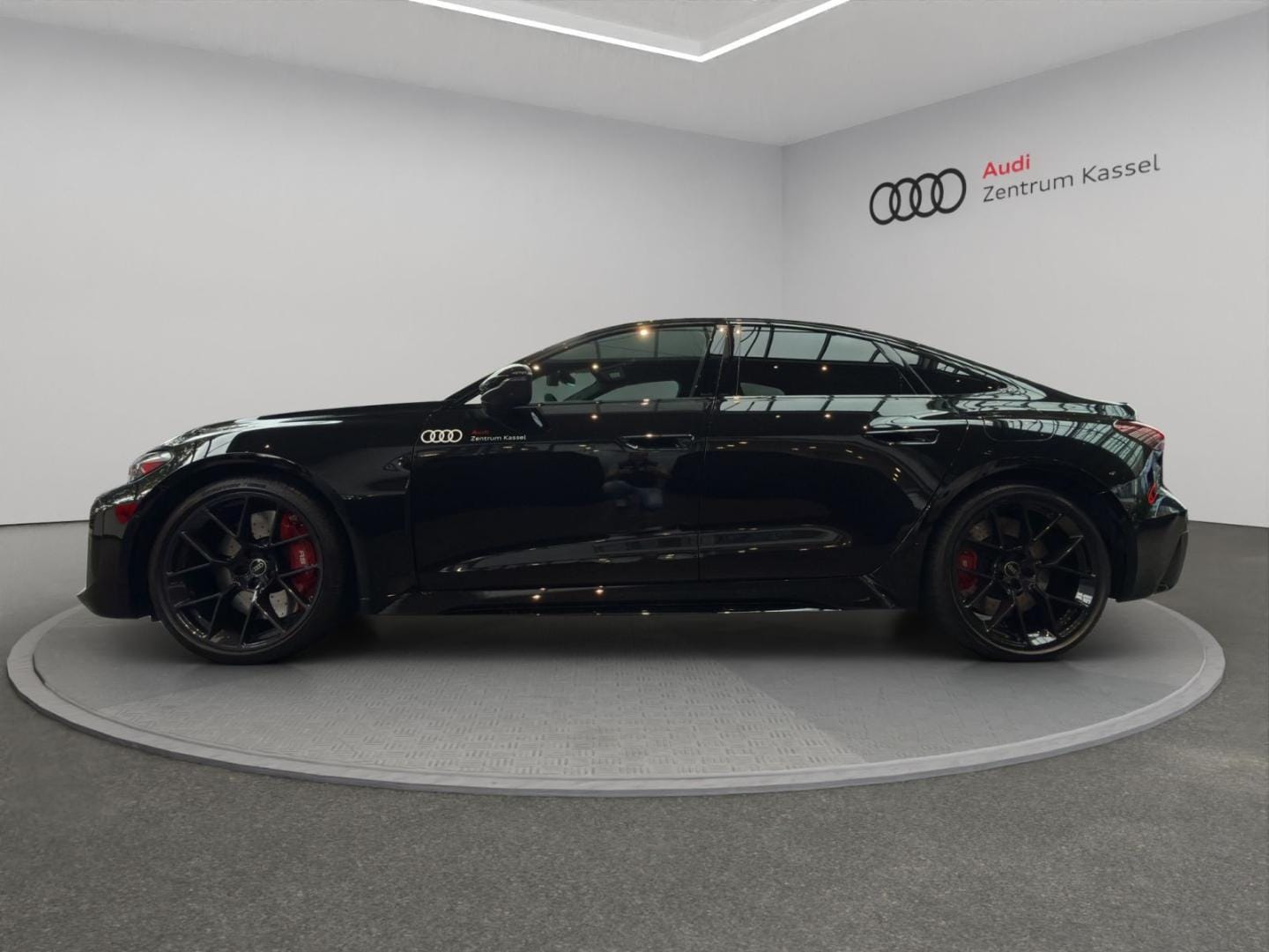 Bild über Audi RS 5 Limousine TFSI quattro 470 kW tiptronic - für weitere Informationen kontaktieren Sie den Audi Partner