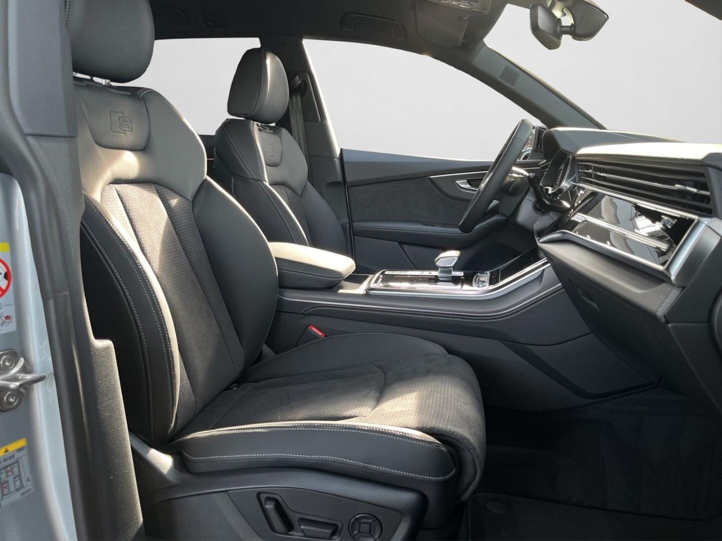 Bild über Audi Q8 SUV S line business TDI quattro 210 kW tiptronic - für weitere Informationen kontaktieren Sie den Audi Partner
