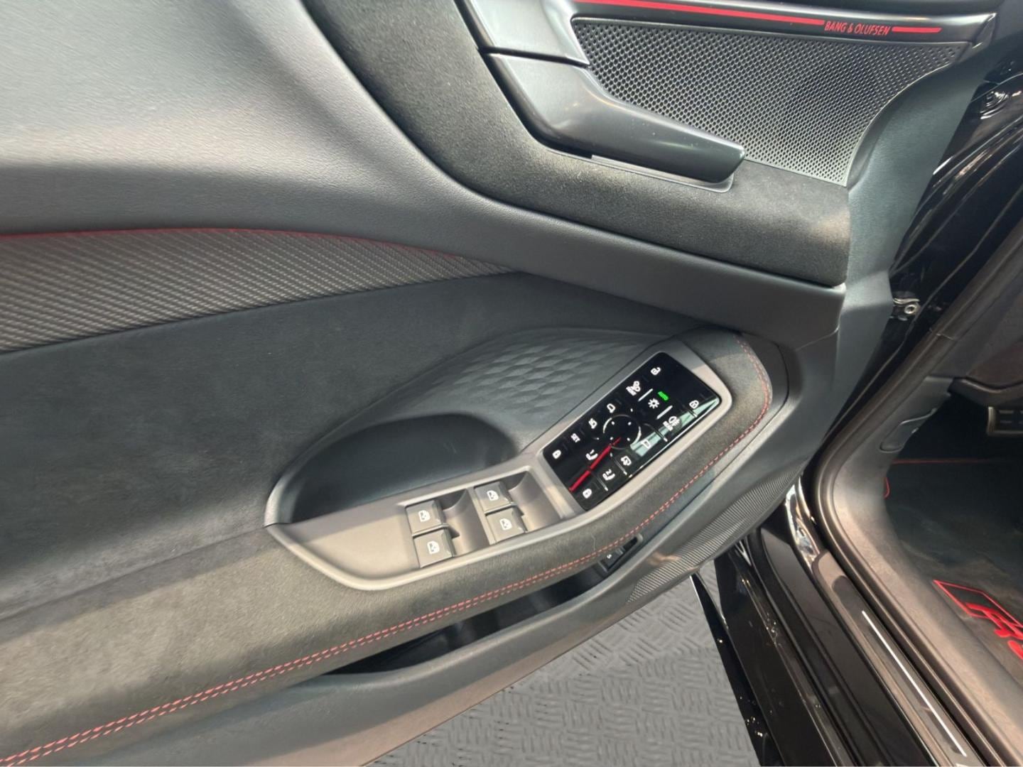 Bild über Audi RS 5 Limousine TFSI quattro 470 kW tiptronic - für weitere Informationen kontaktieren Sie den Audi Partner