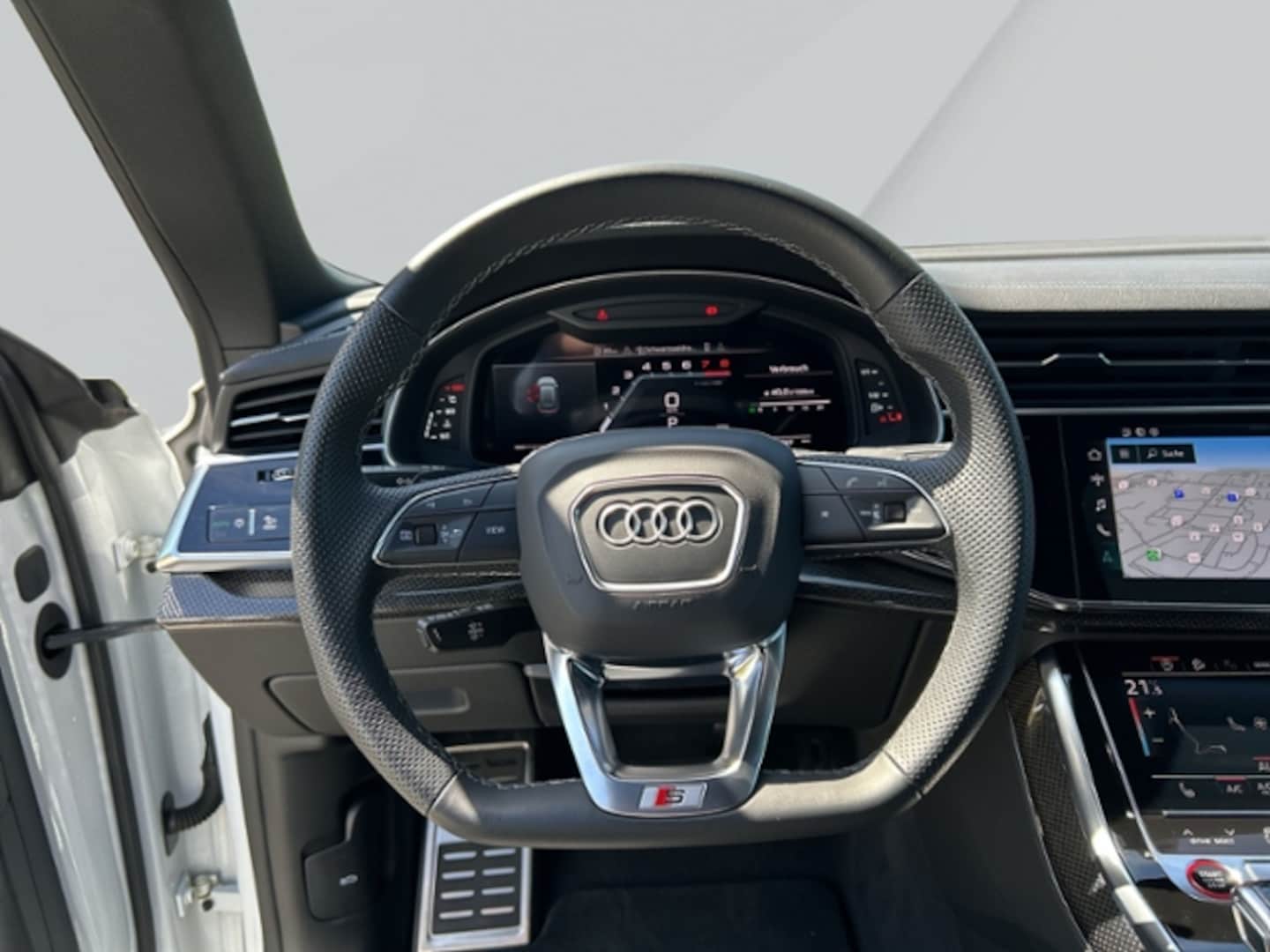 Bild über Audi SQ8 competition plus TFSI quattro tiptronic - für weitere Informationen kontaktieren Sie den Audi Partner