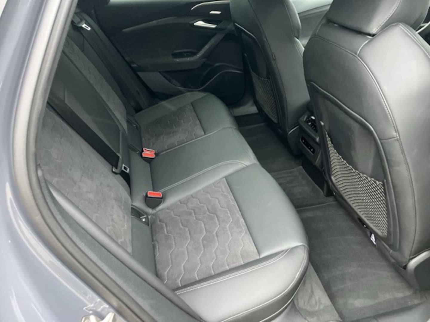 Bild über Audi A6 Avant e-tron e-tron performance - für weitere Informationen kontaktieren Sie den Audi Partner
