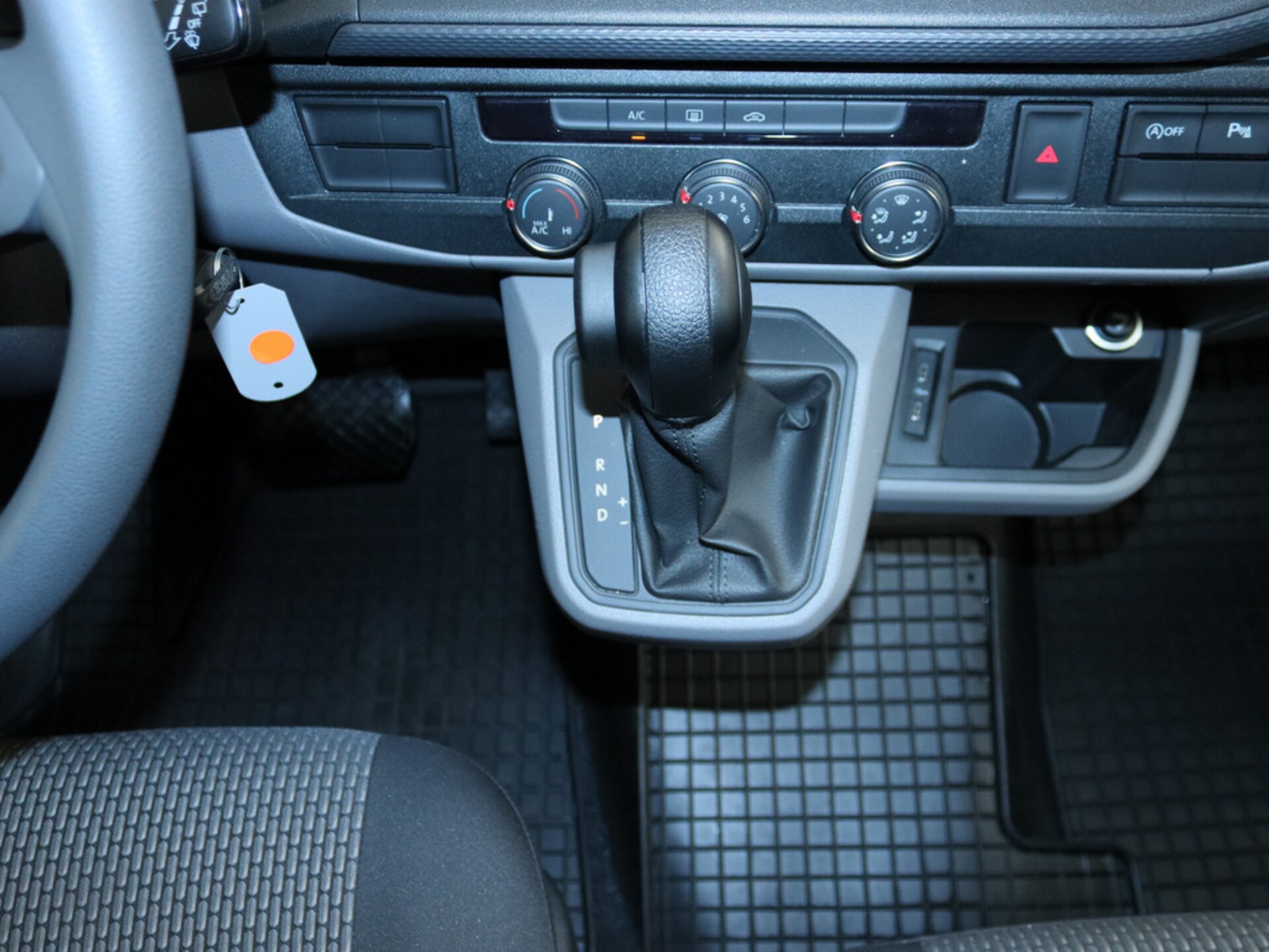 Volkswagen T6.1 Transporter Kombi langer Radstand