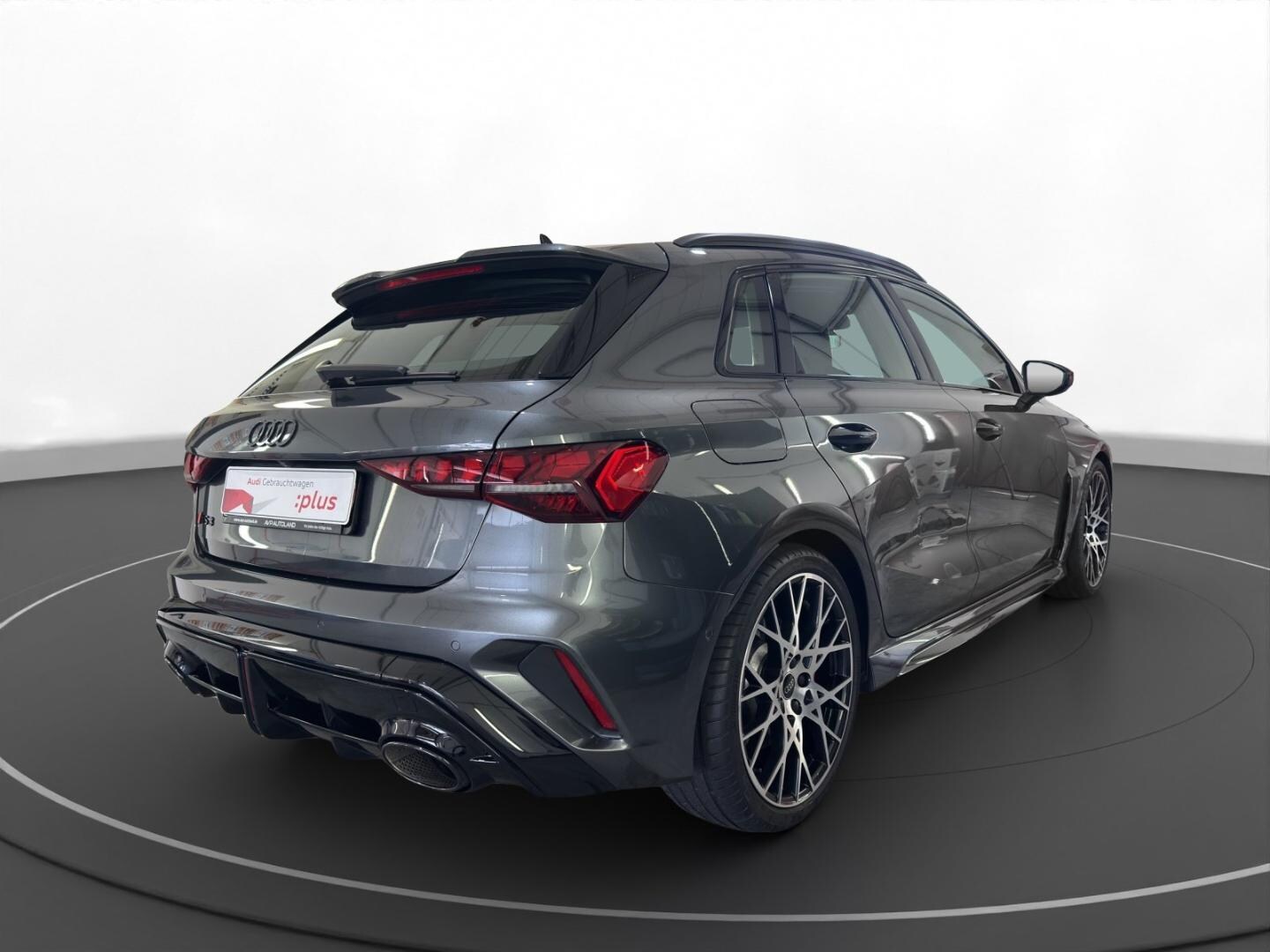 Bild über Audi RS 3 Sportback TFSI quattro 294 kW S tronic - für weitere Informationen kontaktieren Sie den Audi Partner
