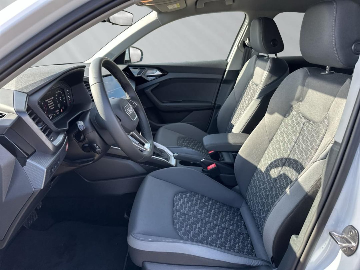 Bild über Audi A1 Sportback advanced 30 TFSI S tronic - für weitere Informationen kontaktieren Sie den Audi Partner