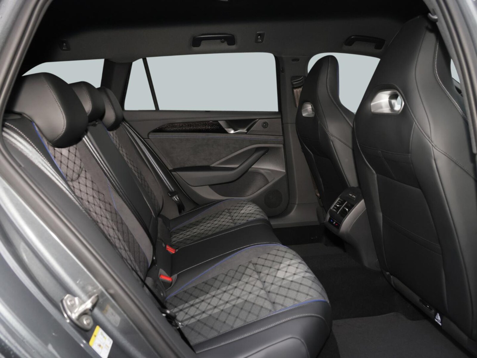 Volkswagen Passat – Bild 12
