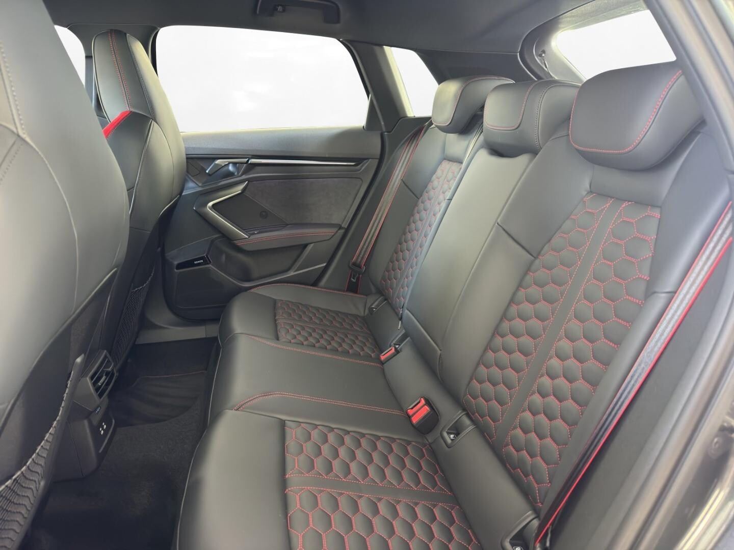 Bild über Audi RS 3 Sportback TFSI quattro 294 kW S tronic - für weitere Informationen kontaktieren Sie den Audi Partner