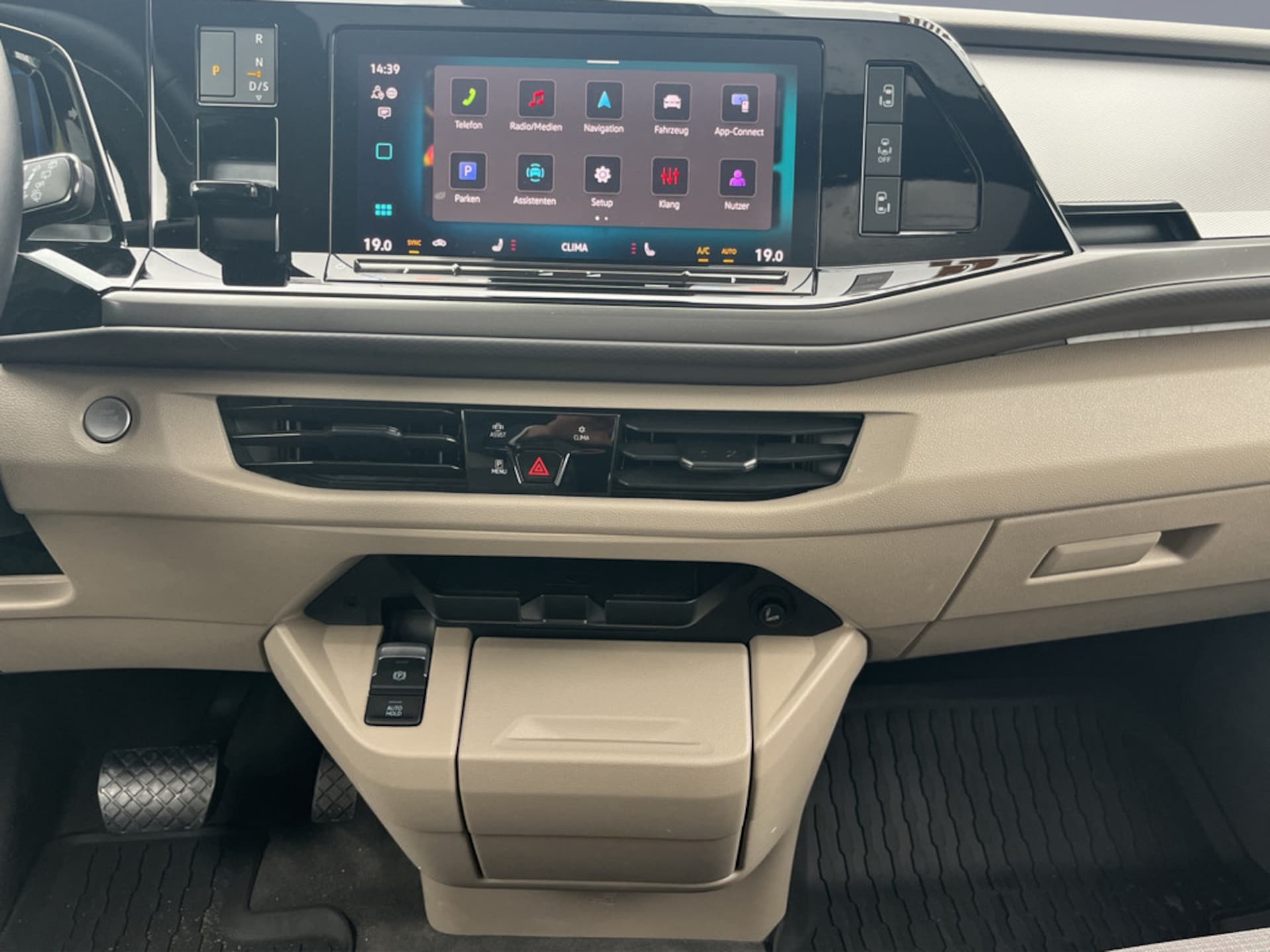 Volkswagen Multivan Langversion Basis-Modell