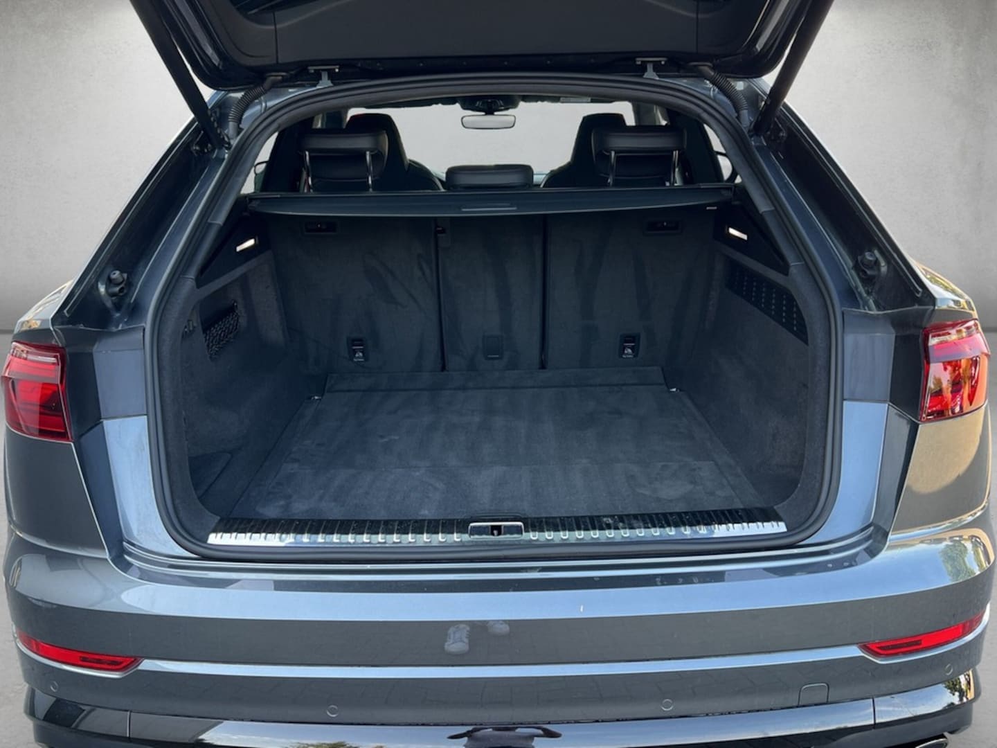 Bild über Audi SQ8 SUV TFSI quattro tiptronic - für weitere Informationen kontaktieren Sie den Audi Partner