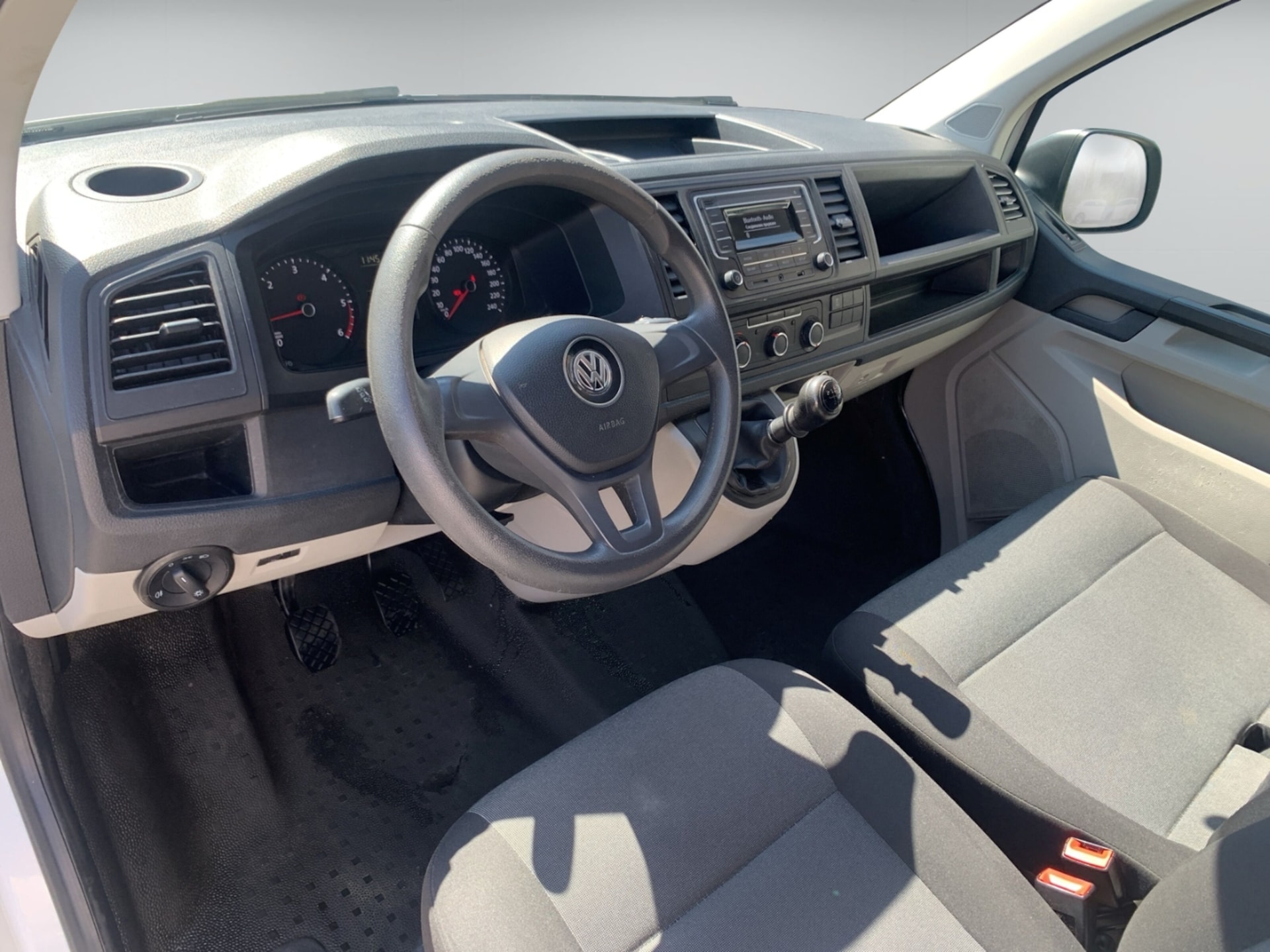 Volkswagen T6 Transporter Kasten langer Radstand