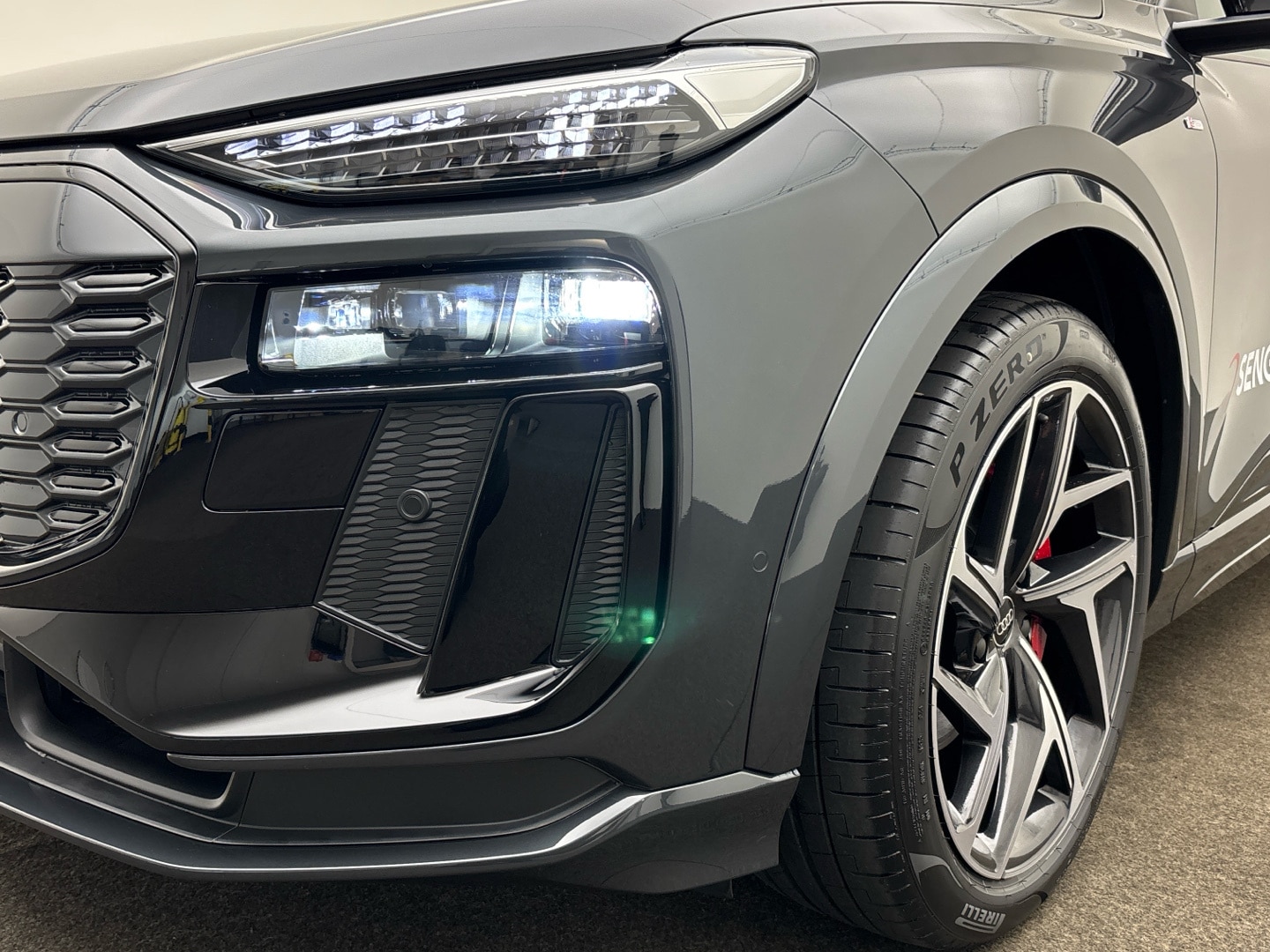 Bild über Audi Q6 Sportback e-tron e-tron performance - für weitere Informationen kontaktieren Sie den Audi Partner