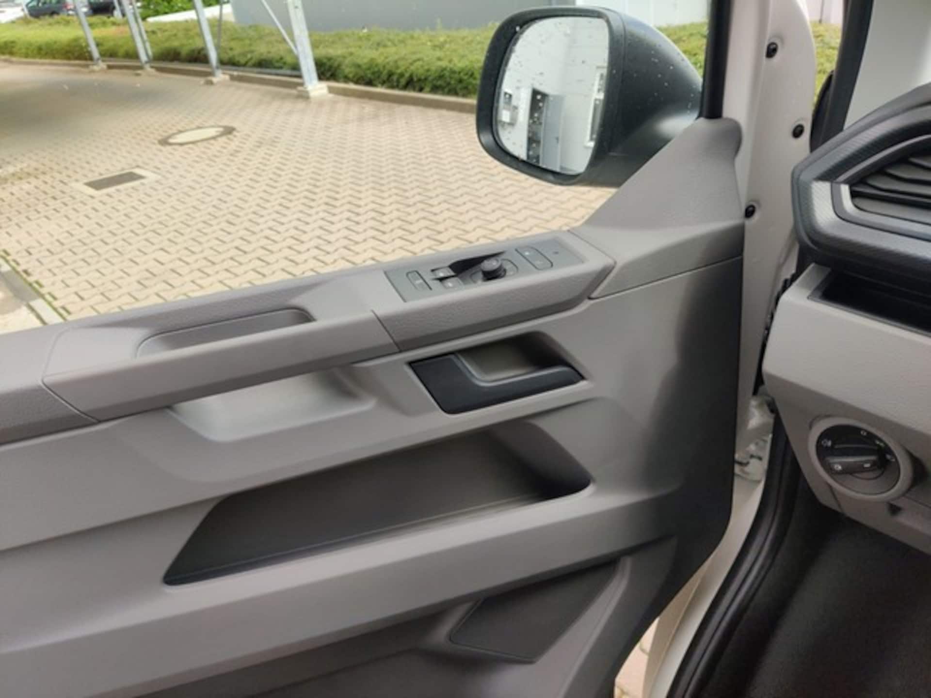 Volkswagen T6.1 Transporter Kombi kurzer Radstand