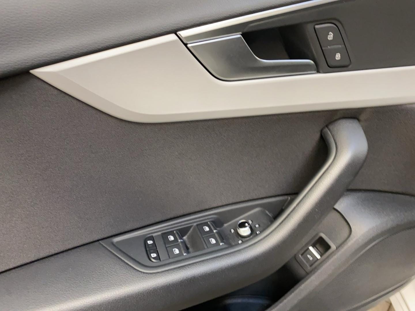 Bild über Audi A4 Avant advanced 40 TFSI quattro S tronic - für weitere Informationen kontaktieren Sie den Audi Partner