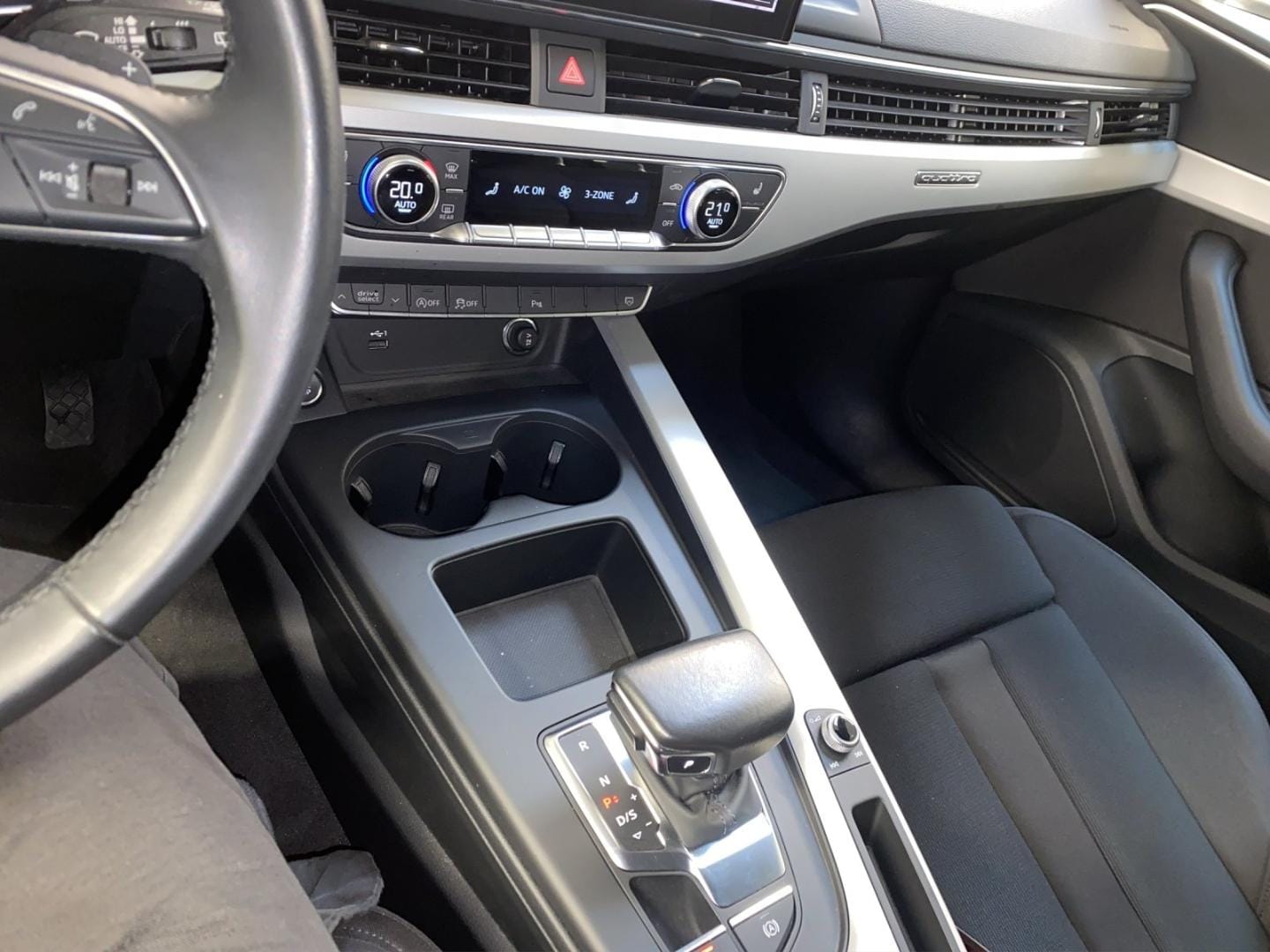 Bild über Audi A4 Avant advanced 40 TFSI quattro S tronic - für weitere Informationen kontaktieren Sie den Audi Partner
