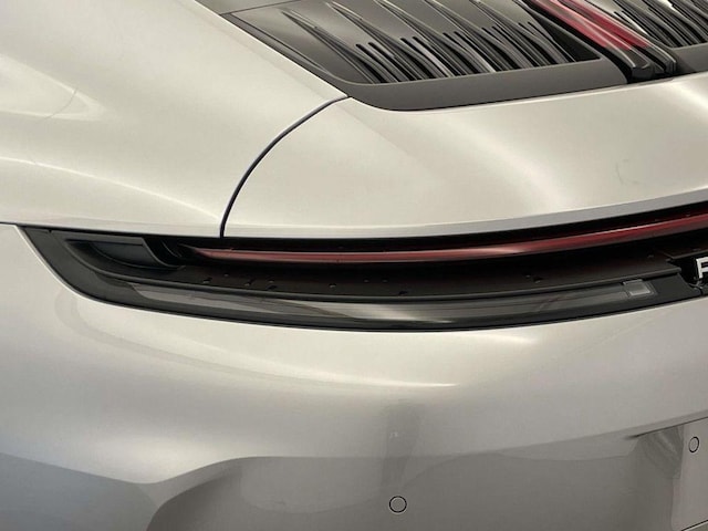 2026 Porsche 911 T - Photo 16