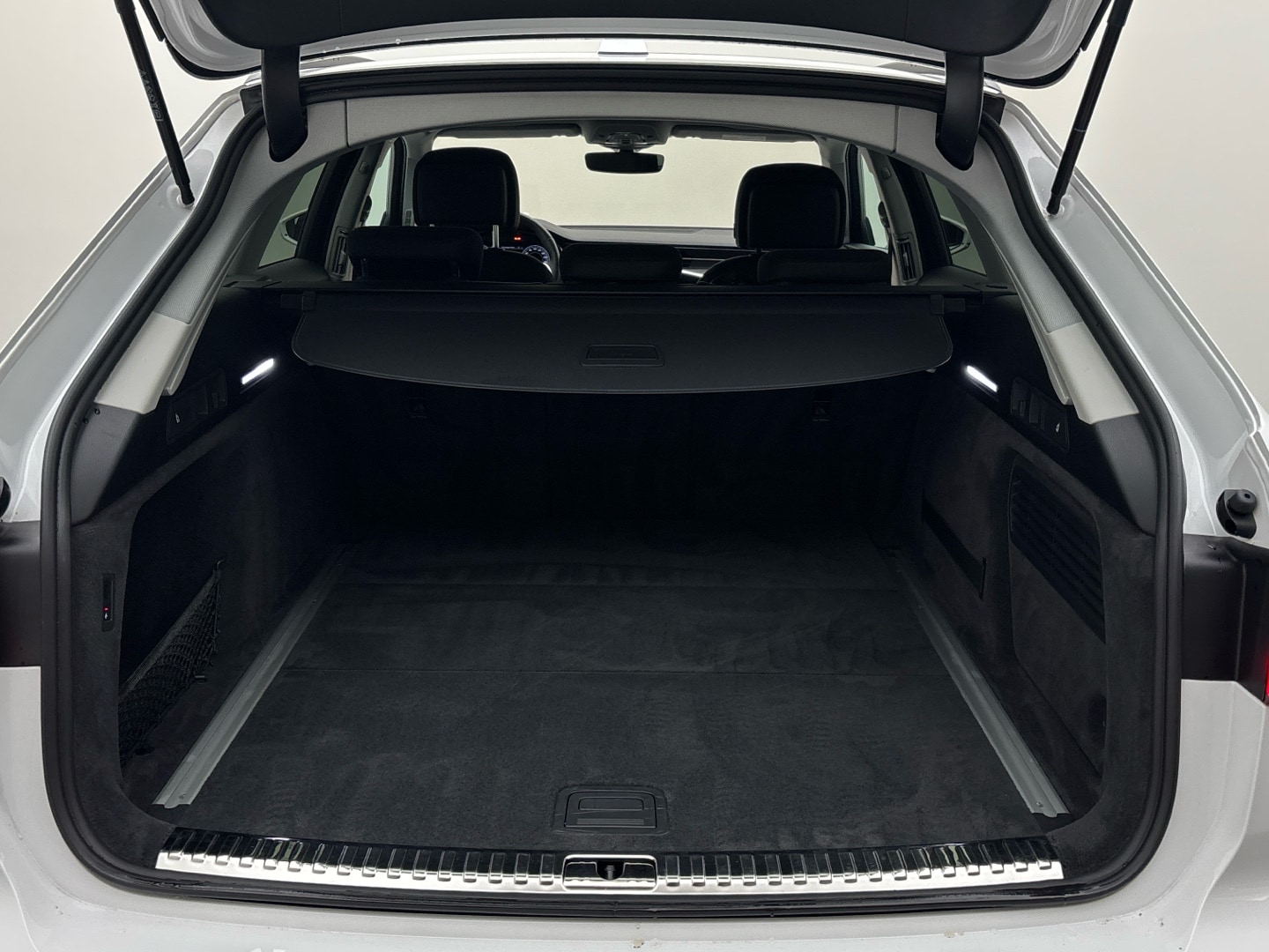 Bild über Audi A6 Avant 40 TDI S tronic - für weitere Informationen kontaktieren Sie den Audi Partner