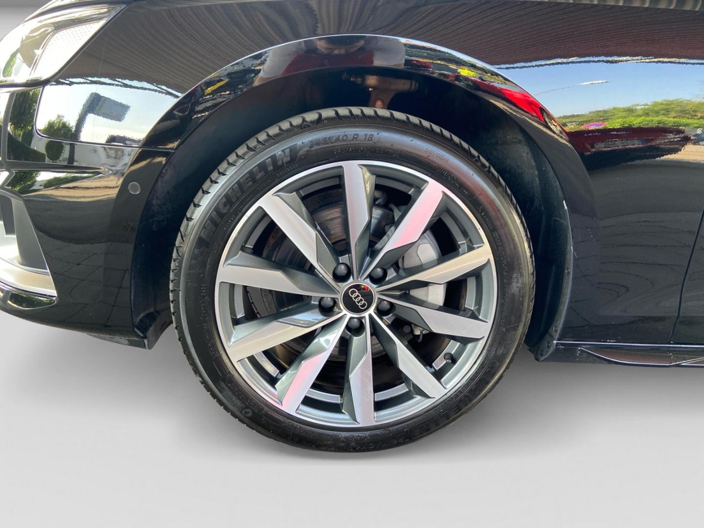 Bild über Audi A4 Avant advanced 40 TFSI S tronic - für weitere Informationen kontaktieren Sie den Audi Partner