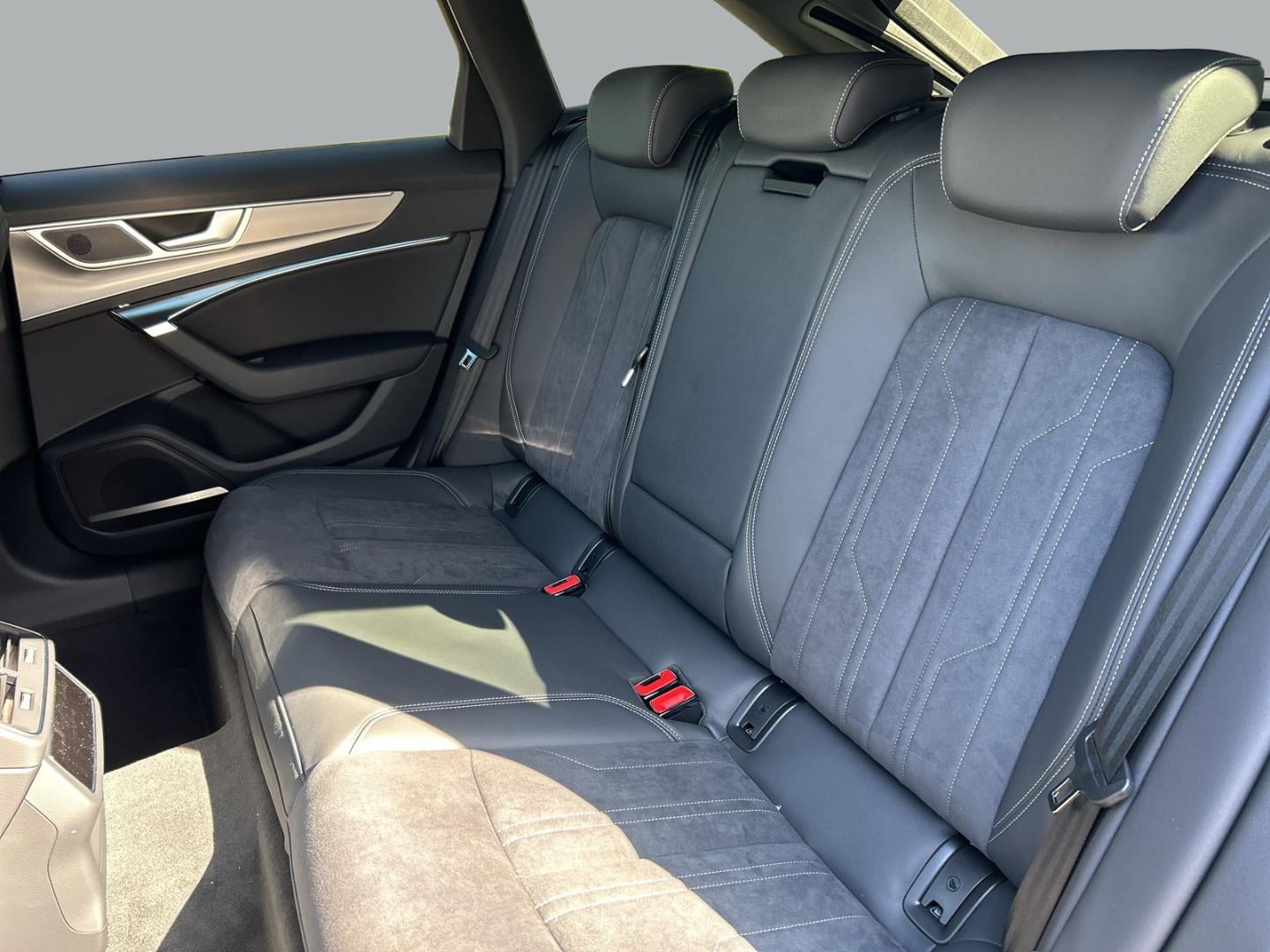 Bild über Audi A6 Avant advanced 45 TDI quattro S tronic - für weitere Informationen kontaktieren Sie den Audi Partner