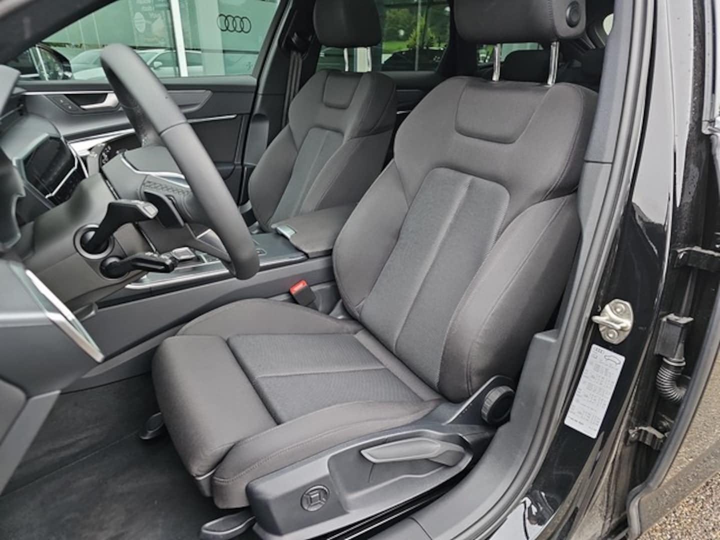 Bild über Audi A6 Avant advanced 45 TDI quattro S tronic - für weitere Informationen kontaktieren Sie den Audi Partner
