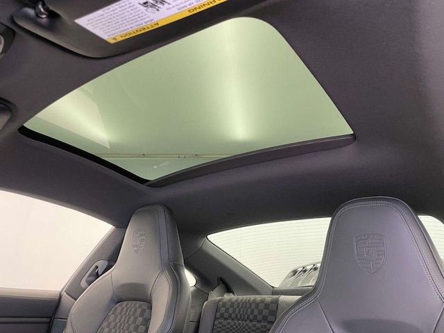 2026 Porsche 911 T - Photo 18