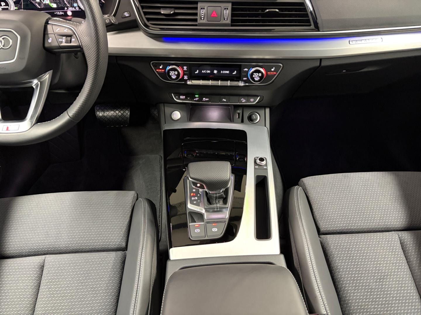 Bild über Audi Q5 TFSI e S line business 50 TFSI e quattro S tronic - für weitere Informationen kontaktieren Sie den Audi Partner