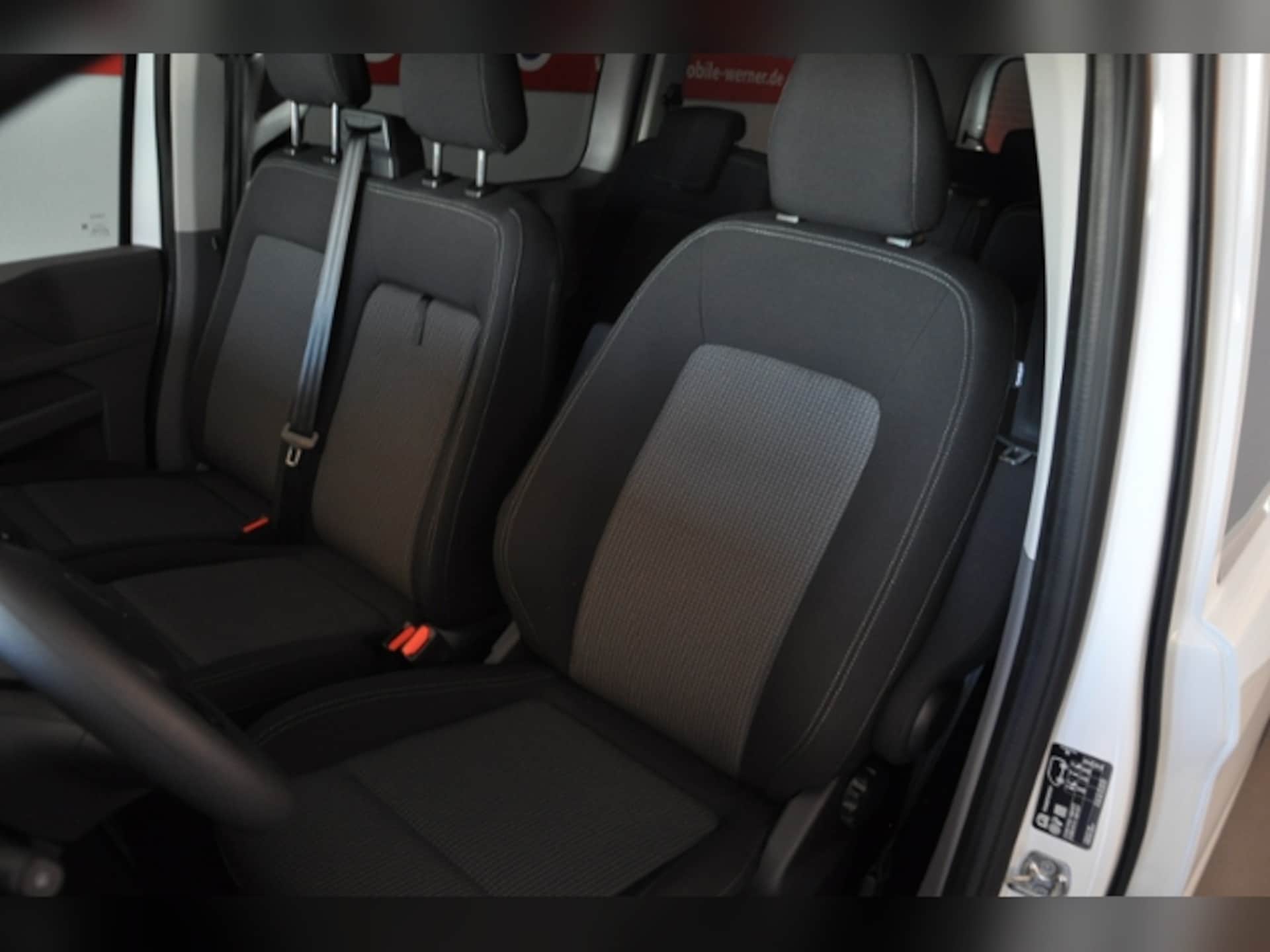 Volkswagen Transporter Kombi langer Radstand