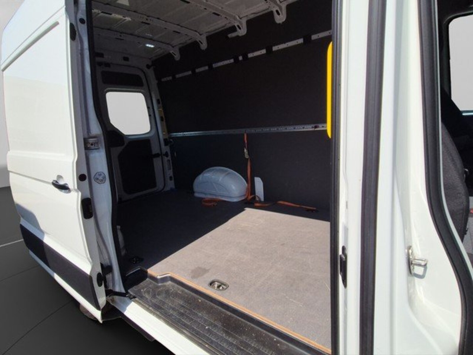 Volkswagen Crafter Kasten mittlerer Radstand – Bild 8