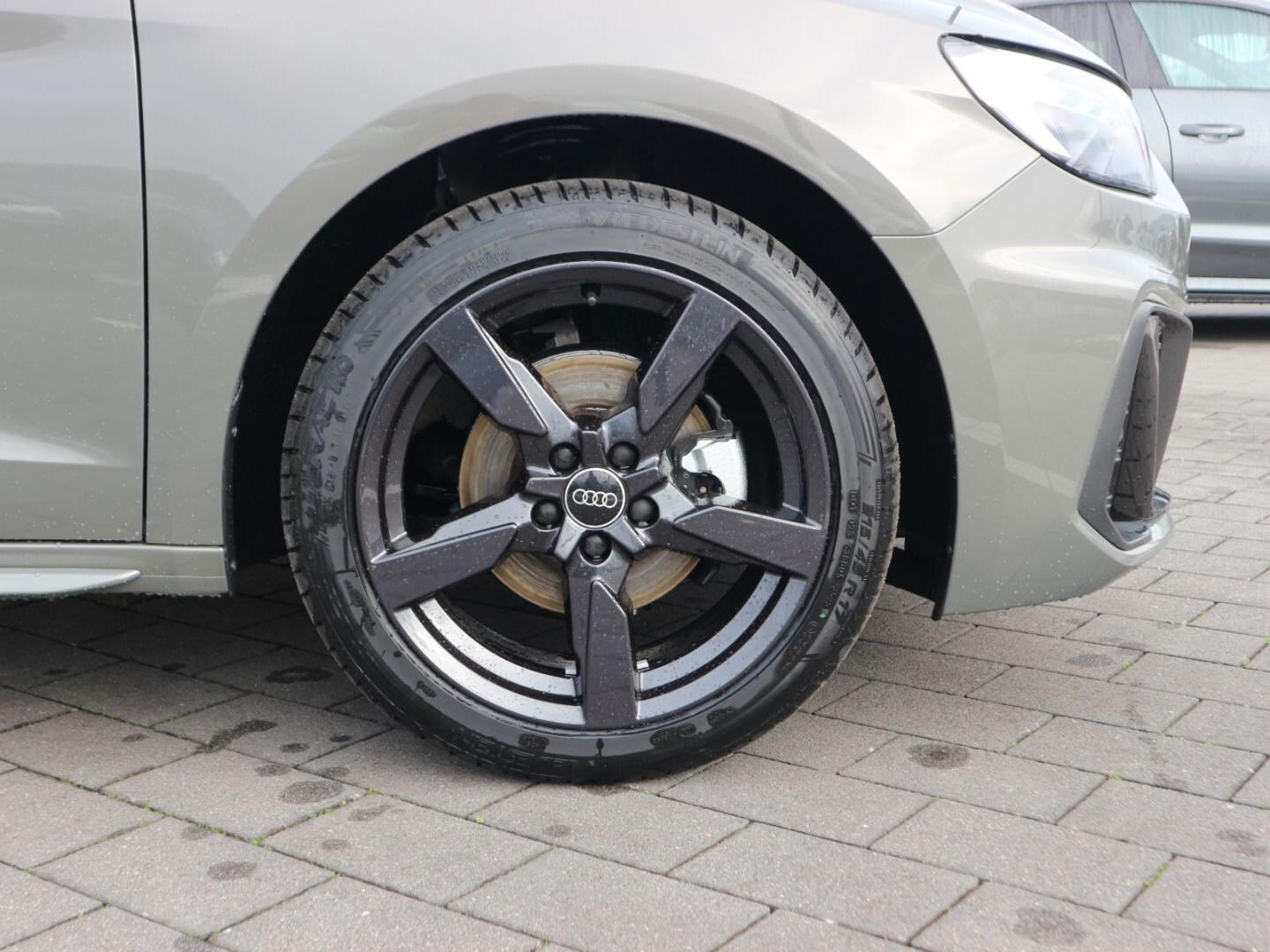 Bild über Audi A1 Sportback S line 30 TFSI S tronic - für weitere Informationen kontaktieren Sie den Audi Partner