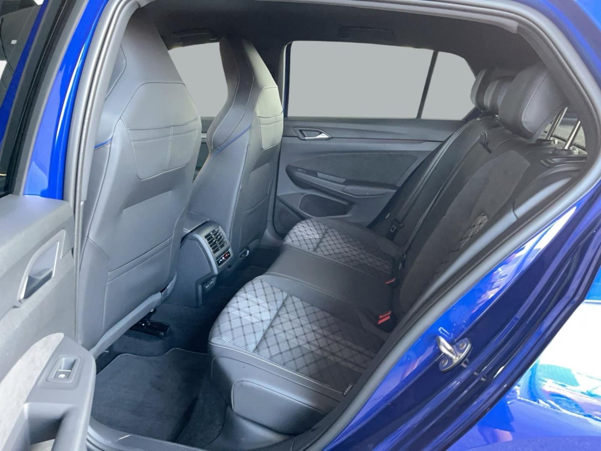Volkswagen Golf R-Line