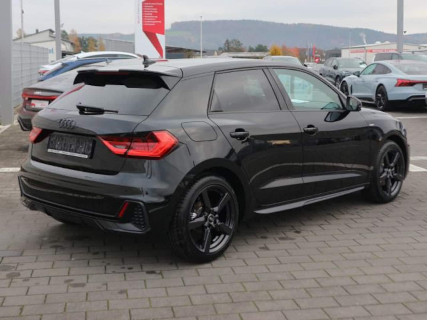 Bild über Audi A1 Sportback S line 30 TFSI S tronic - für weitere Informationen kontaktieren Sie den Audi Partner