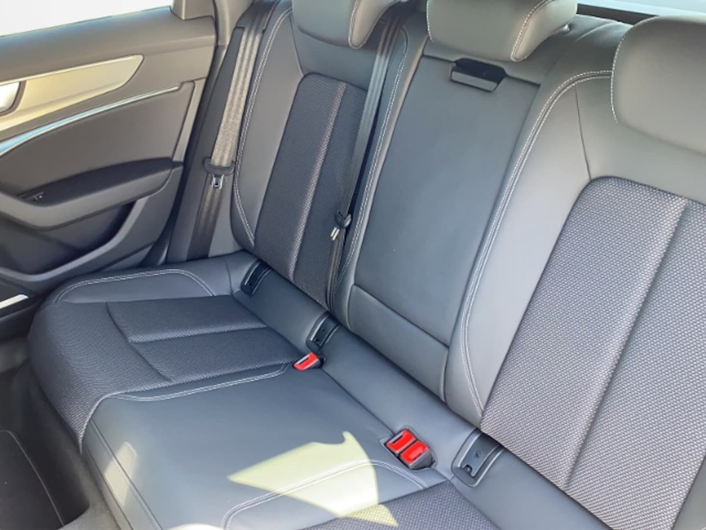 Bild über Audi A6 Avant S line 40 TDI quattro S tronic - für weitere Informationen kontaktieren Sie den Audi Partner