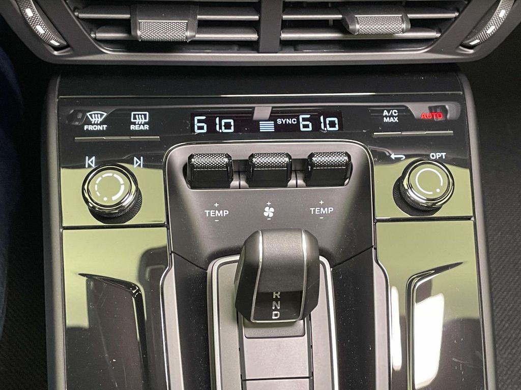 2026 Porsche 911 T - Photo 31