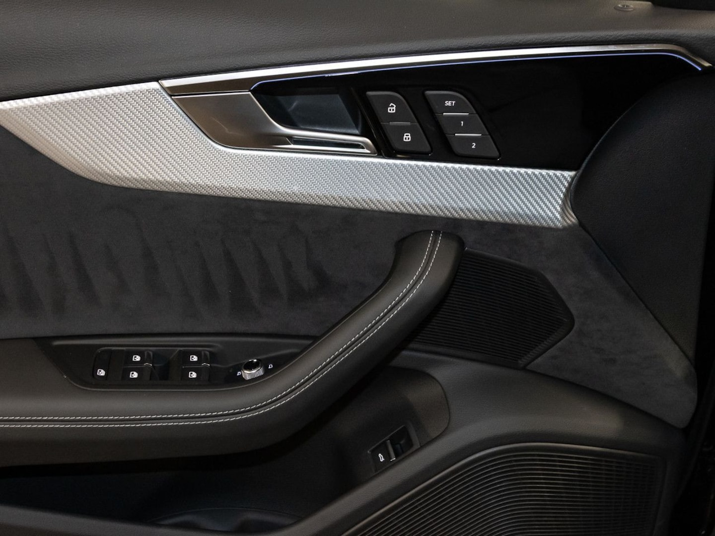 Bild über Audi RS 4 Avant TFSI quattro tiptronic - für weitere Informationen kontaktieren Sie den Audi Partner