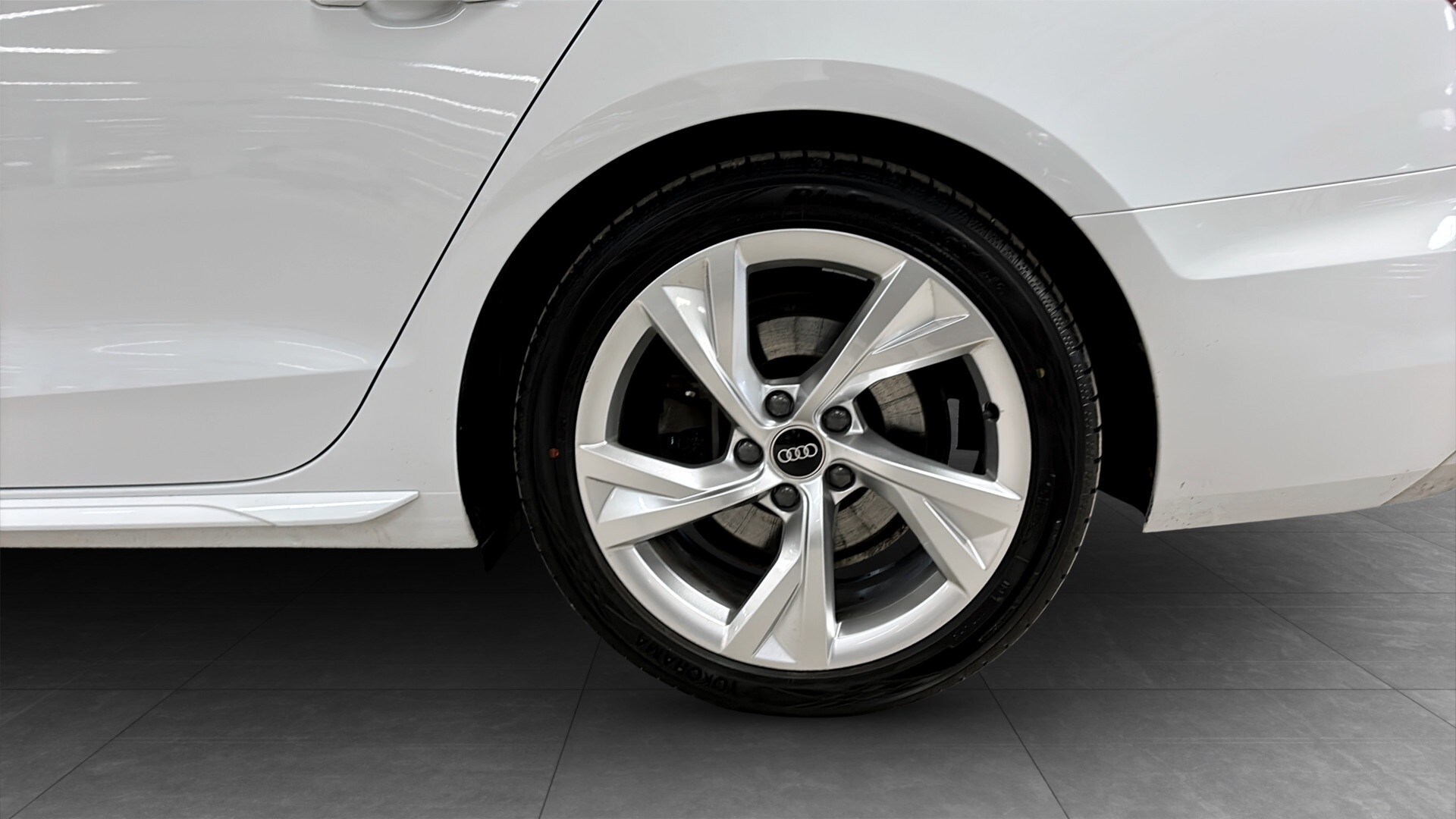 Bild som visar&nbsp;Audi A4 Avant&nbsp;A4 Avant 40 TFSI quattro S line 204 hk S tronic - för mer information kontakta din Audi Partner