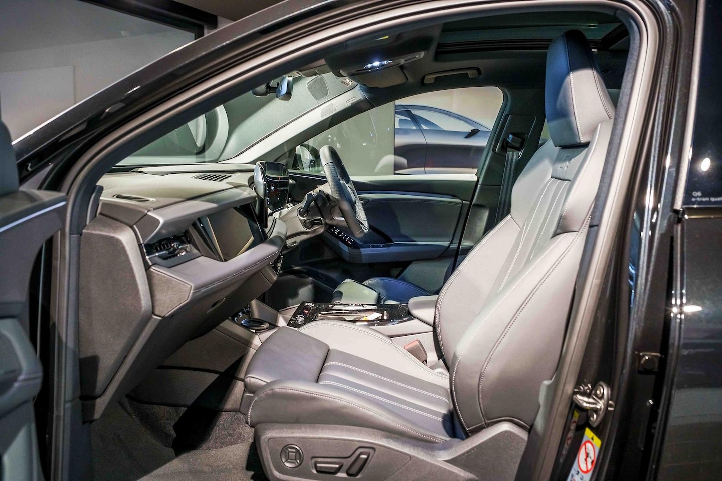 Image about Audi Q6 SUV e-tron e-tron quattro