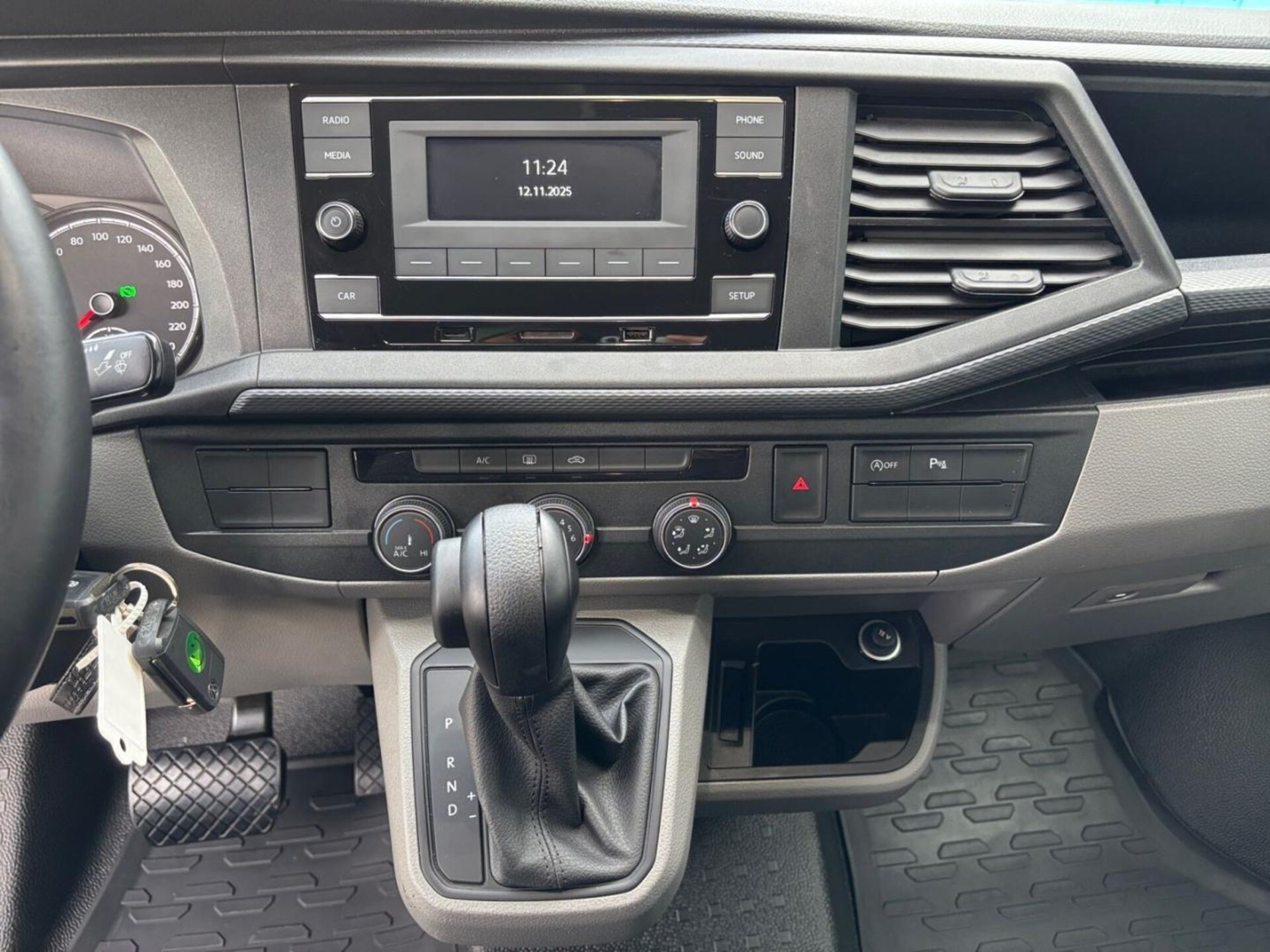 Volkswagen T6.1 Transporter Kombi langer Radstand
